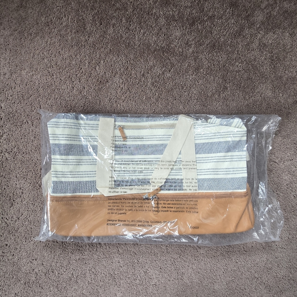 DSW Striped Weekender Travel Bag - Picture 3 of 8